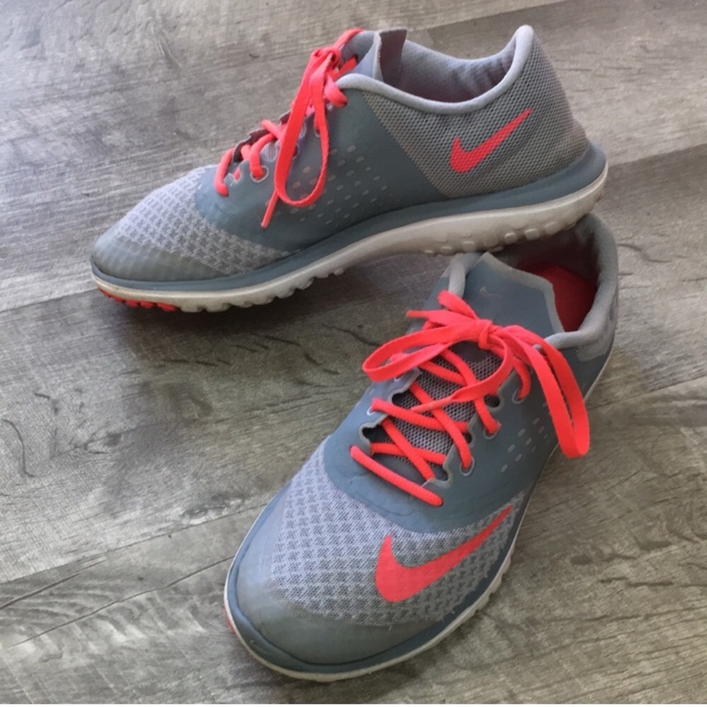 Women’s Nike Air Sneakers size 7 Barely Used!